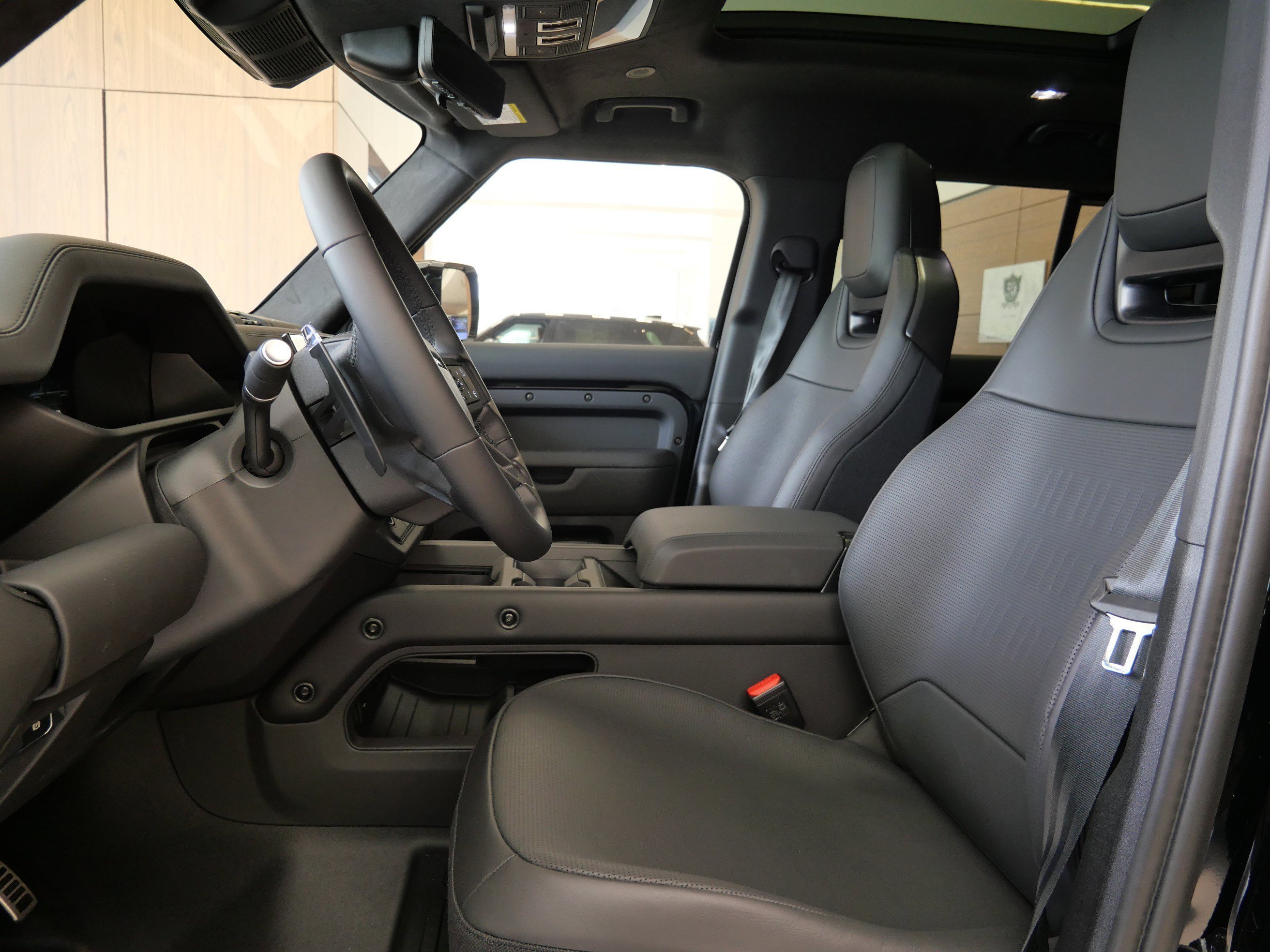 New 2026 Narvik Black LAND ROVER  image 4
