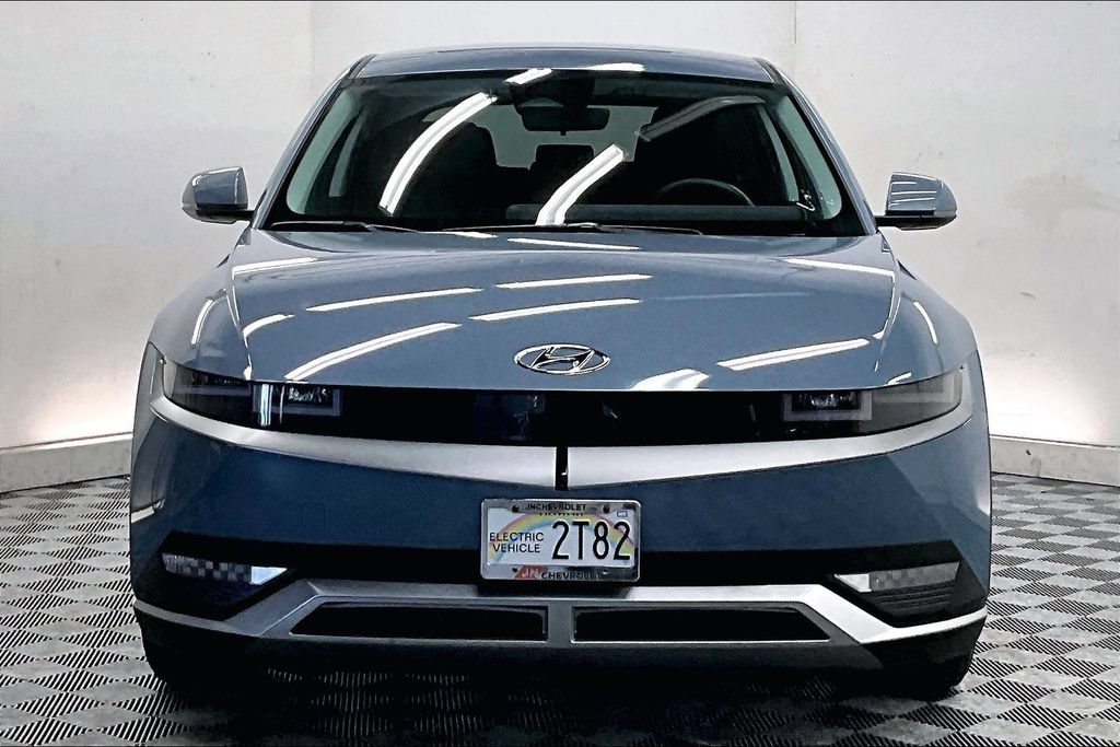 Used 2024  Hyundai SE image 2