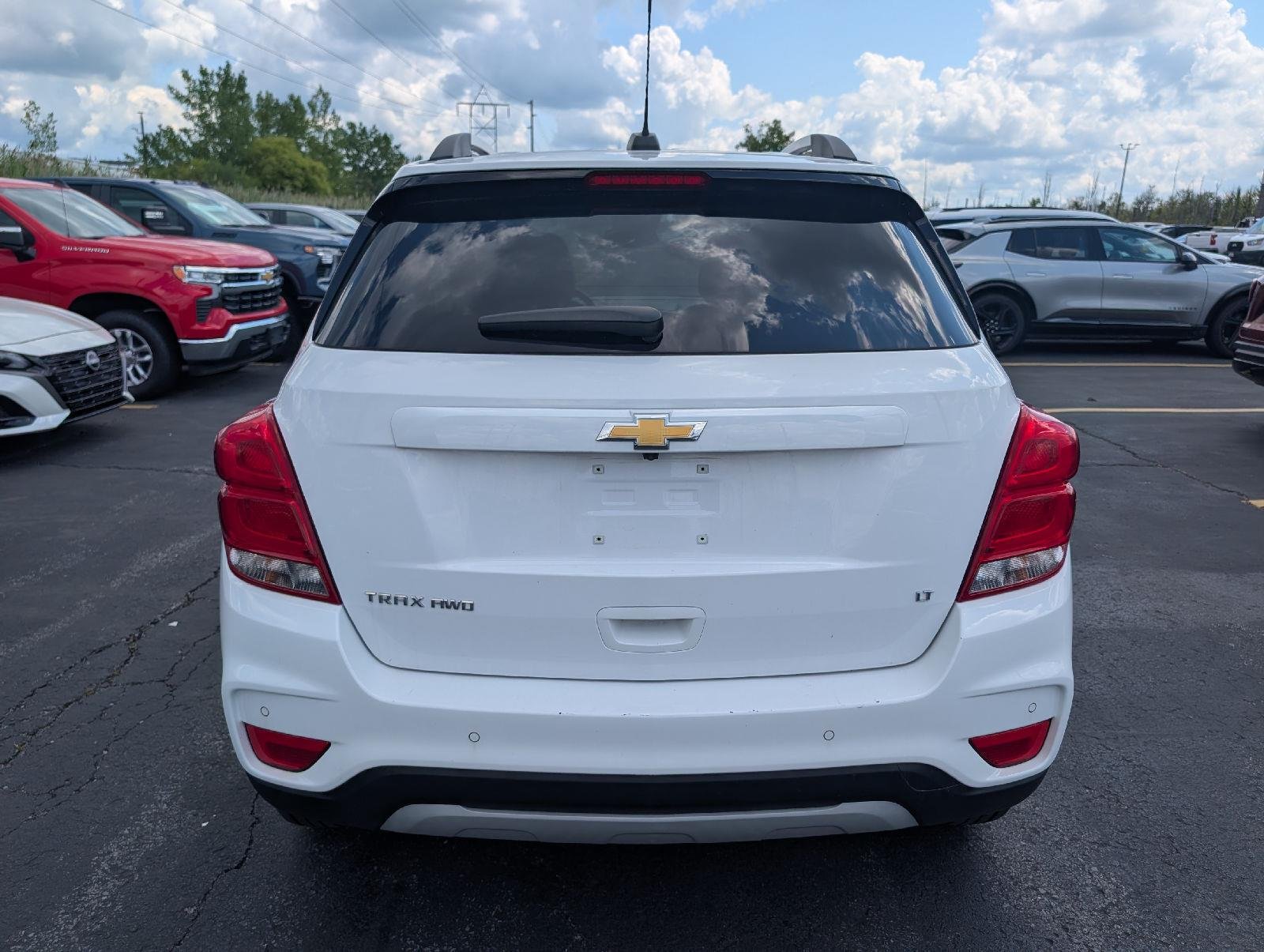Used 2020 SUMMIT WHITE Chevrolet LT image 8