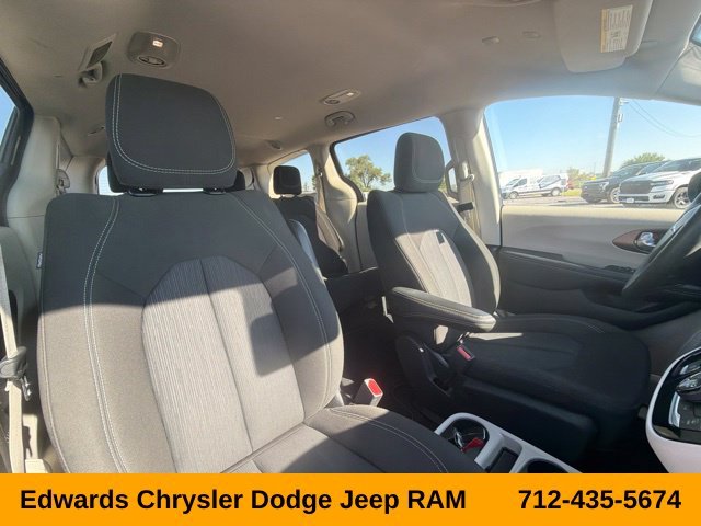 Used 2023 Black Chrysler LX image 29