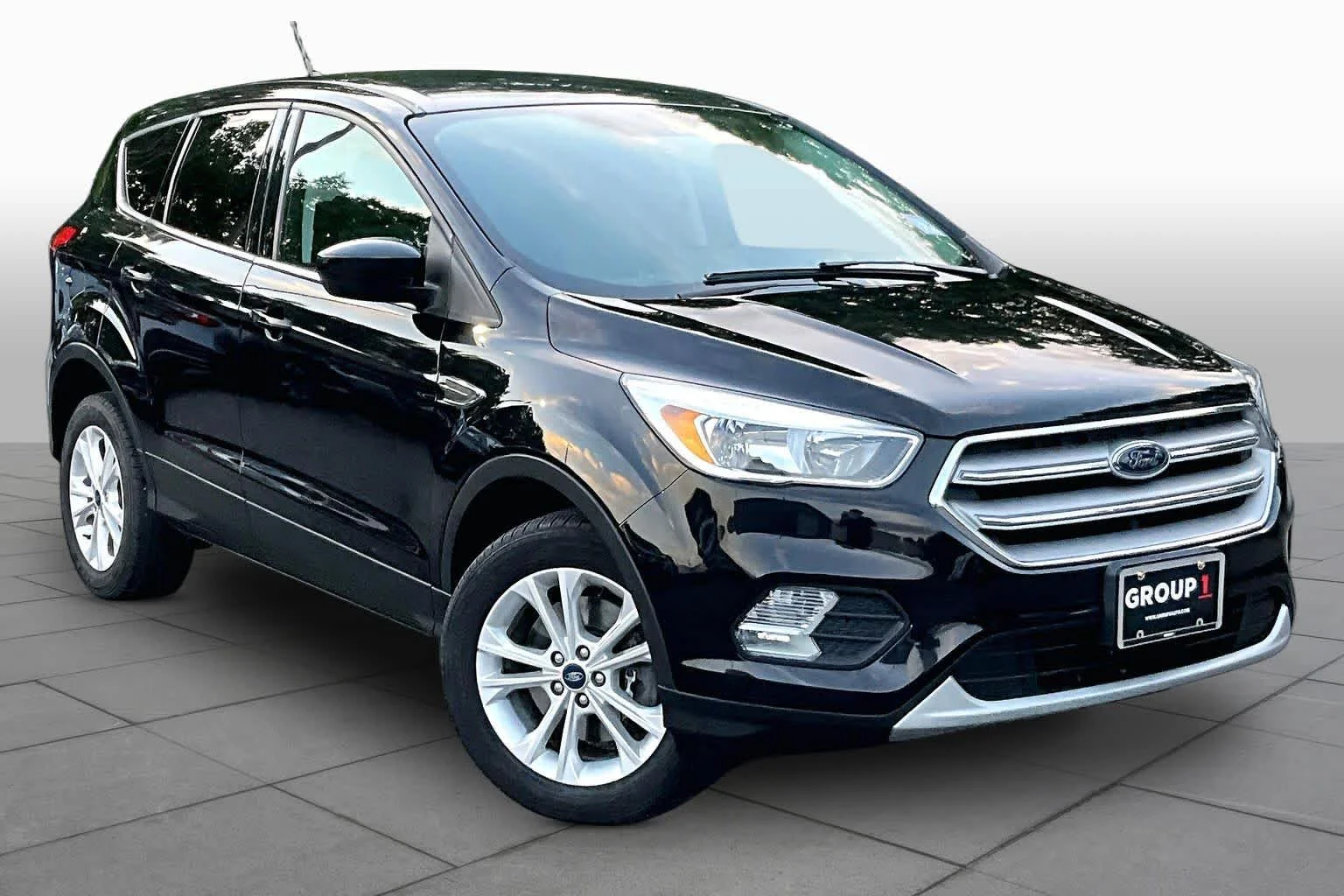 Used 2019 Agate Black Ford SE image 3