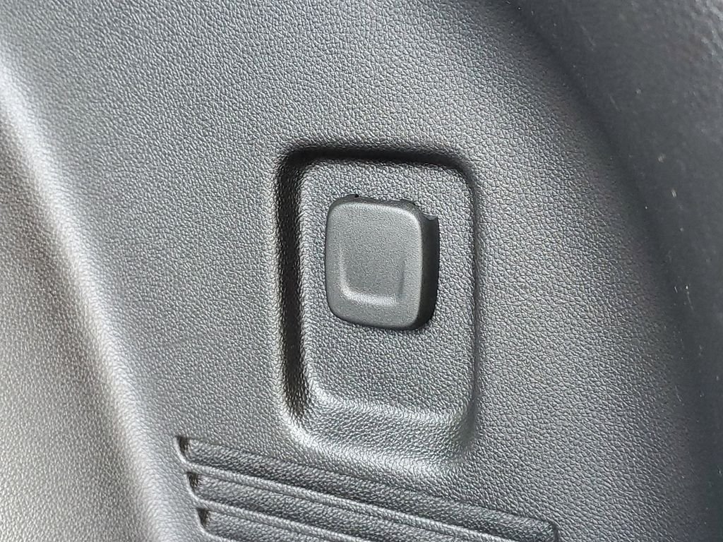 Used 2020 Red Chevrolet RS image 9