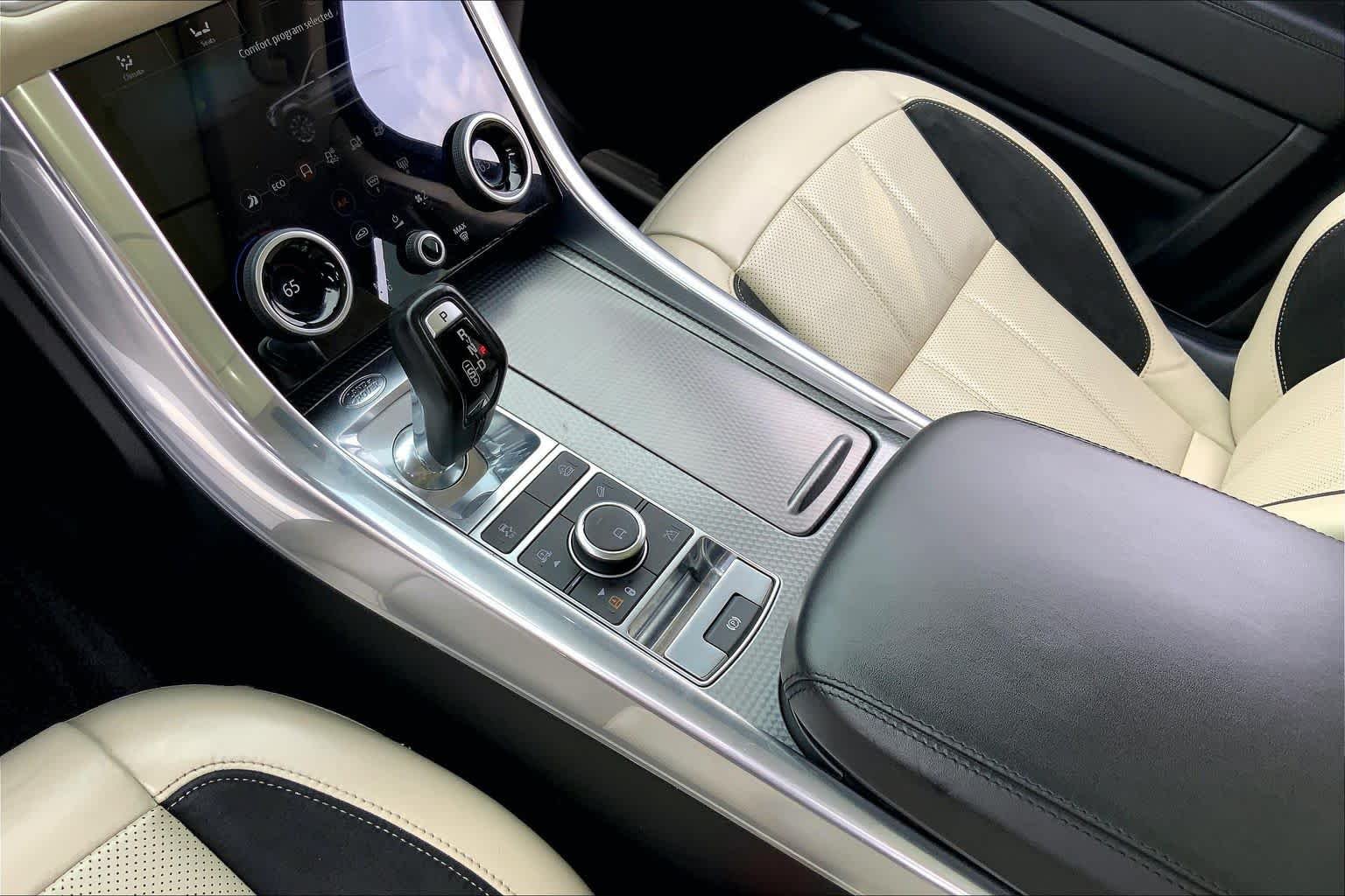 Used 2019 Meribel White Pearl Land Rover Dynamic image 17