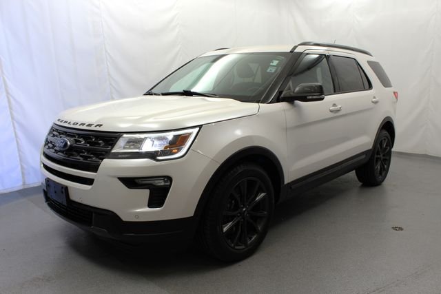 Used 2018 White Platinum Tri-Coat Metallic Ford XLT image 5