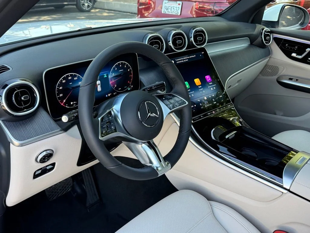 New 2027 White Mercedes-Benz GLC 300 image 20