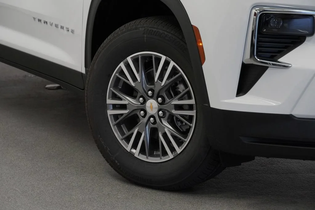 New 2027 Summit White Chevrolet LT image 10