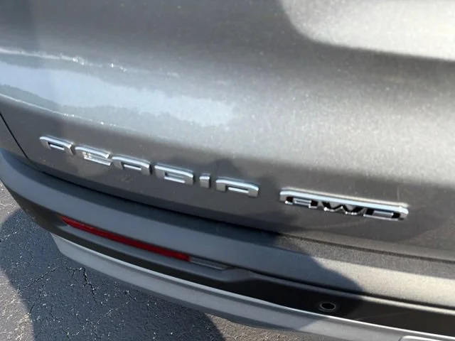 New 2026 Sterling Metallic GMC Elevation image 18