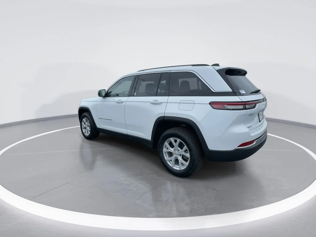 Used 2023 White/off-white Jeep Limited image 6