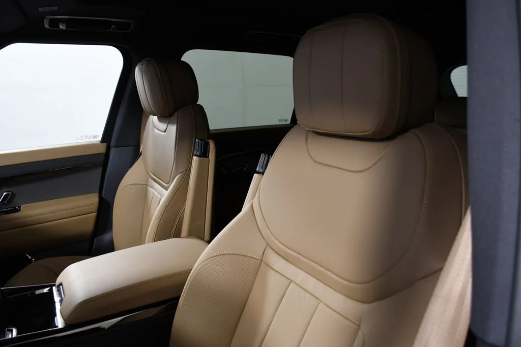 New 2026 Fuji White Land Rover SE image 16