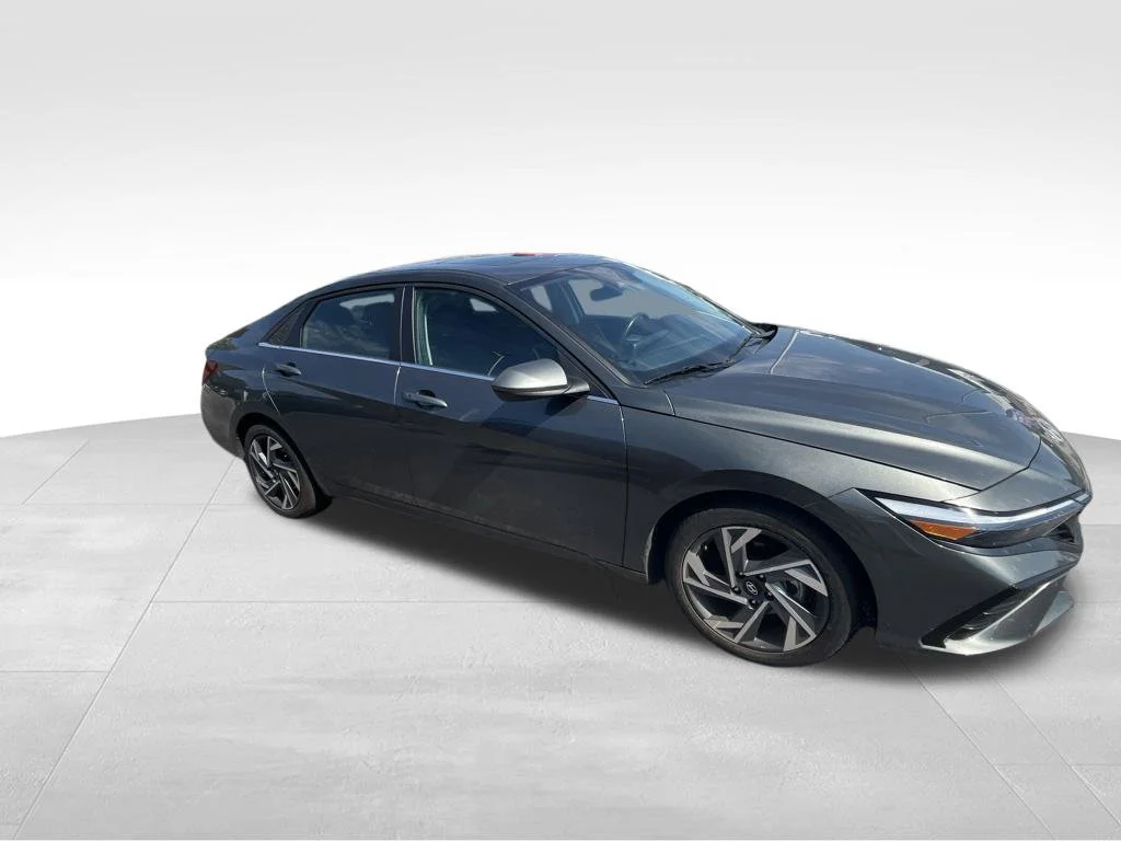 Used 2025 Gray Hyundai SEL Convenience image 15