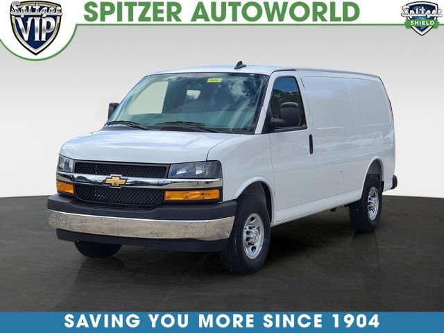 New 2025 Summit White Chevrolet WT image 9