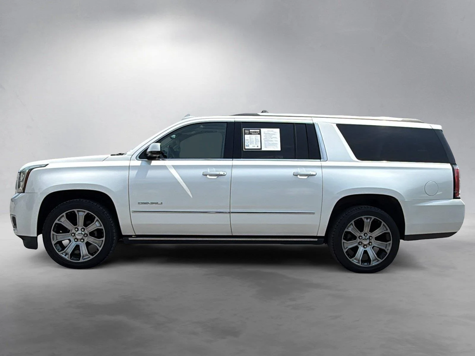 Used 2019 White Frost Tricoat GMC Denali image 14