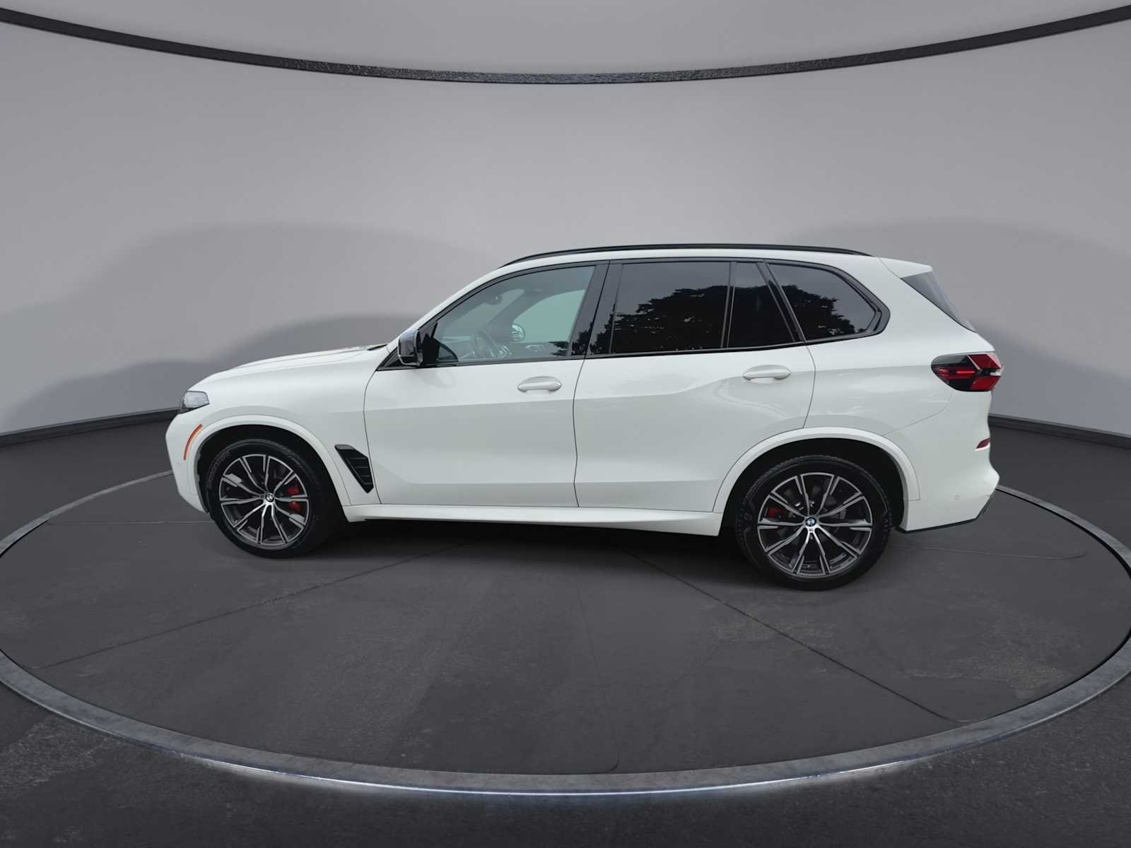 Used 2024 Alpine White BMW xDrive40i image 5