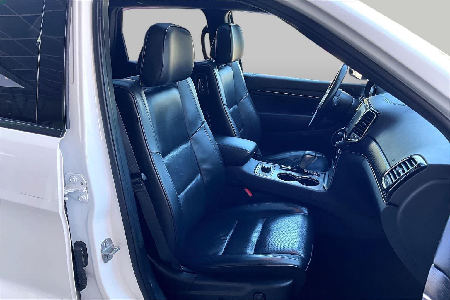 Used 2019 Bright White Clearcoat Jeep High Altitude image 8