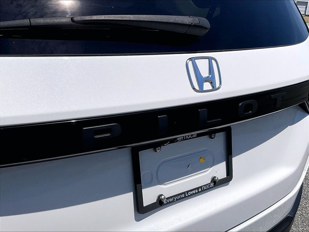 Certified Used 2025 White Honda EX-L image 29