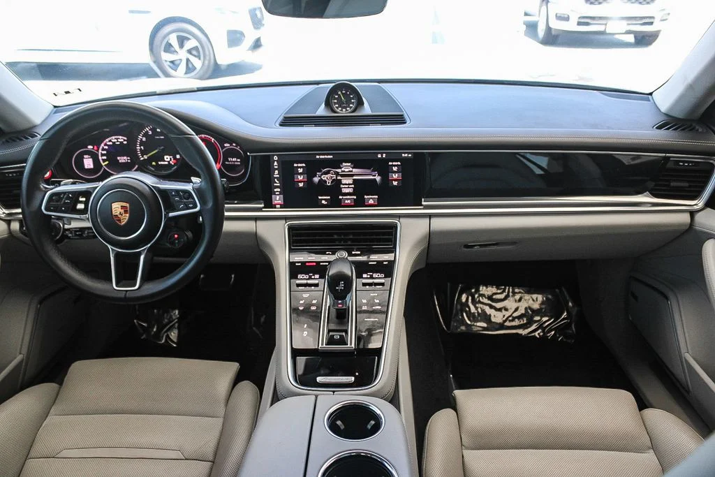 Used 2018  Porsche 4 image 12