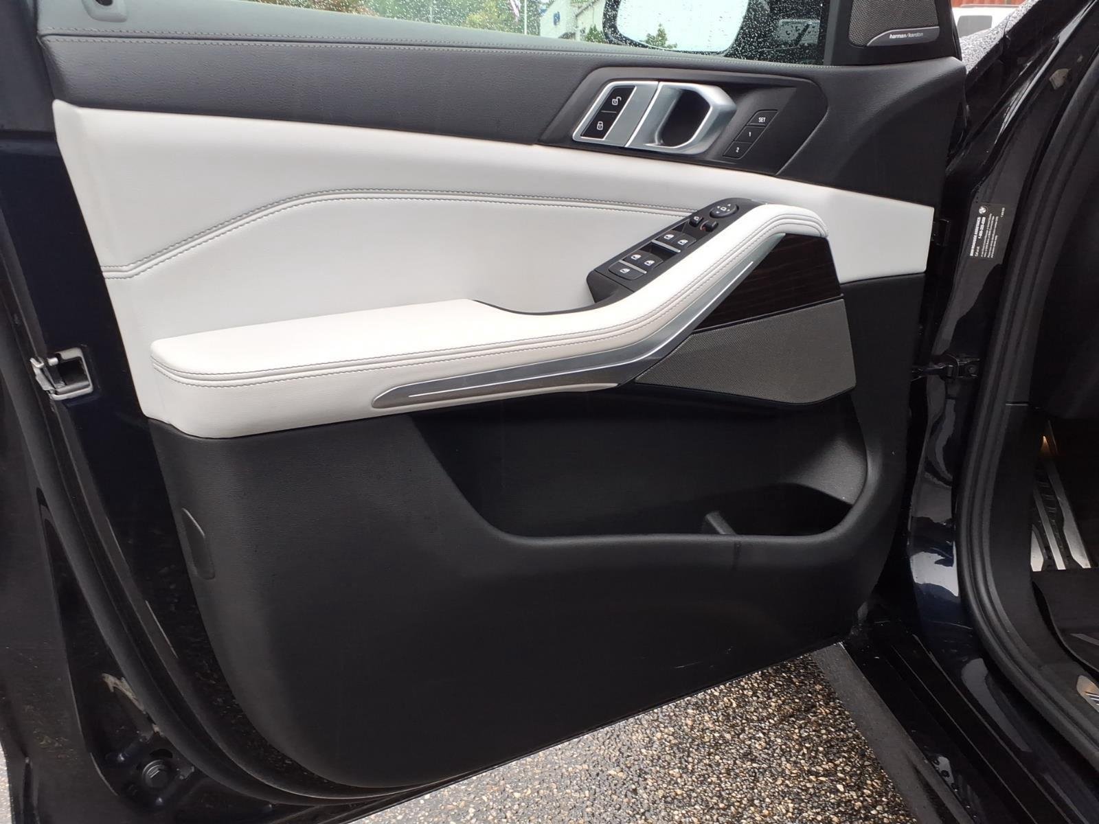 Used 2023 Carbon Black Metallic BMW xDrive40i image 22
