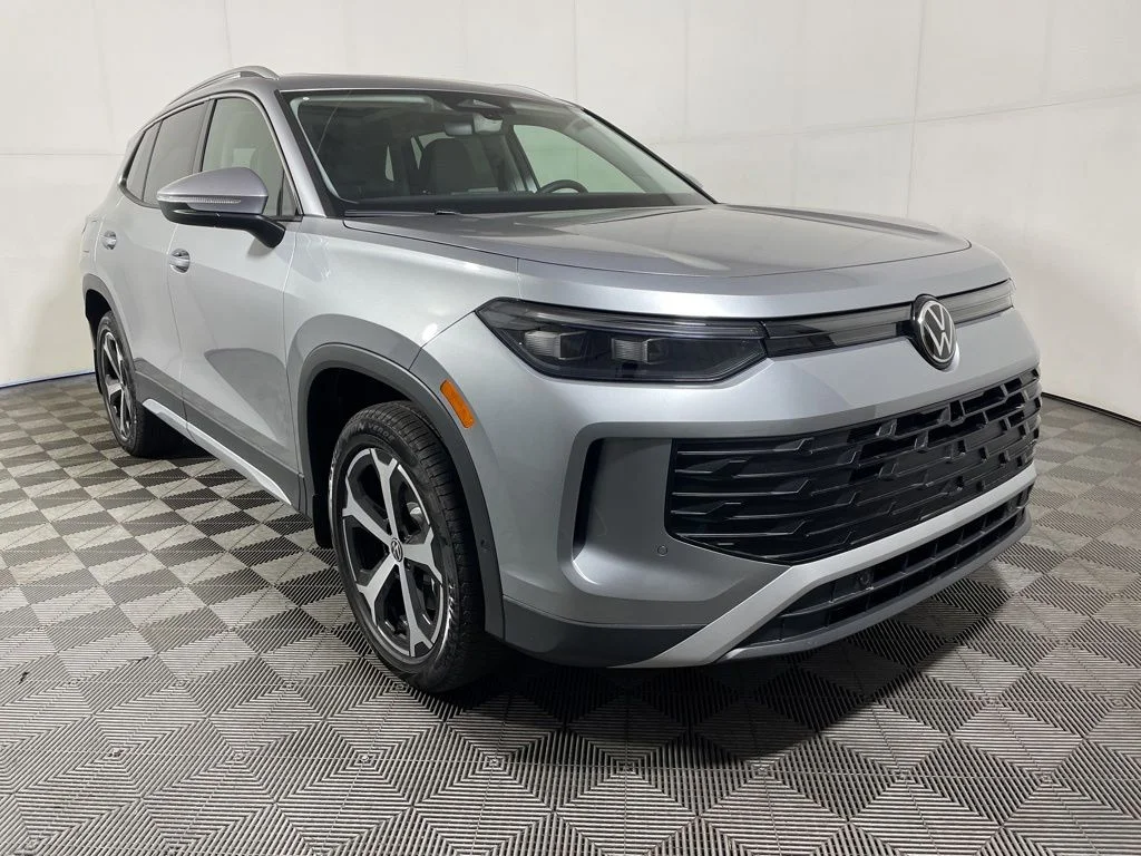 New 2026 Silver Volkswagen 2.0T SE image 2