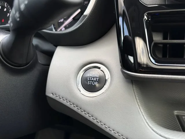 Used 2021 Silver Toyota XLE image 27