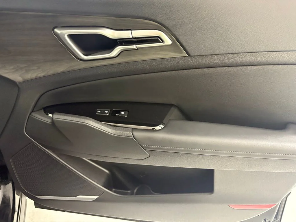 Used 2025 Black Kia X-Line image 12