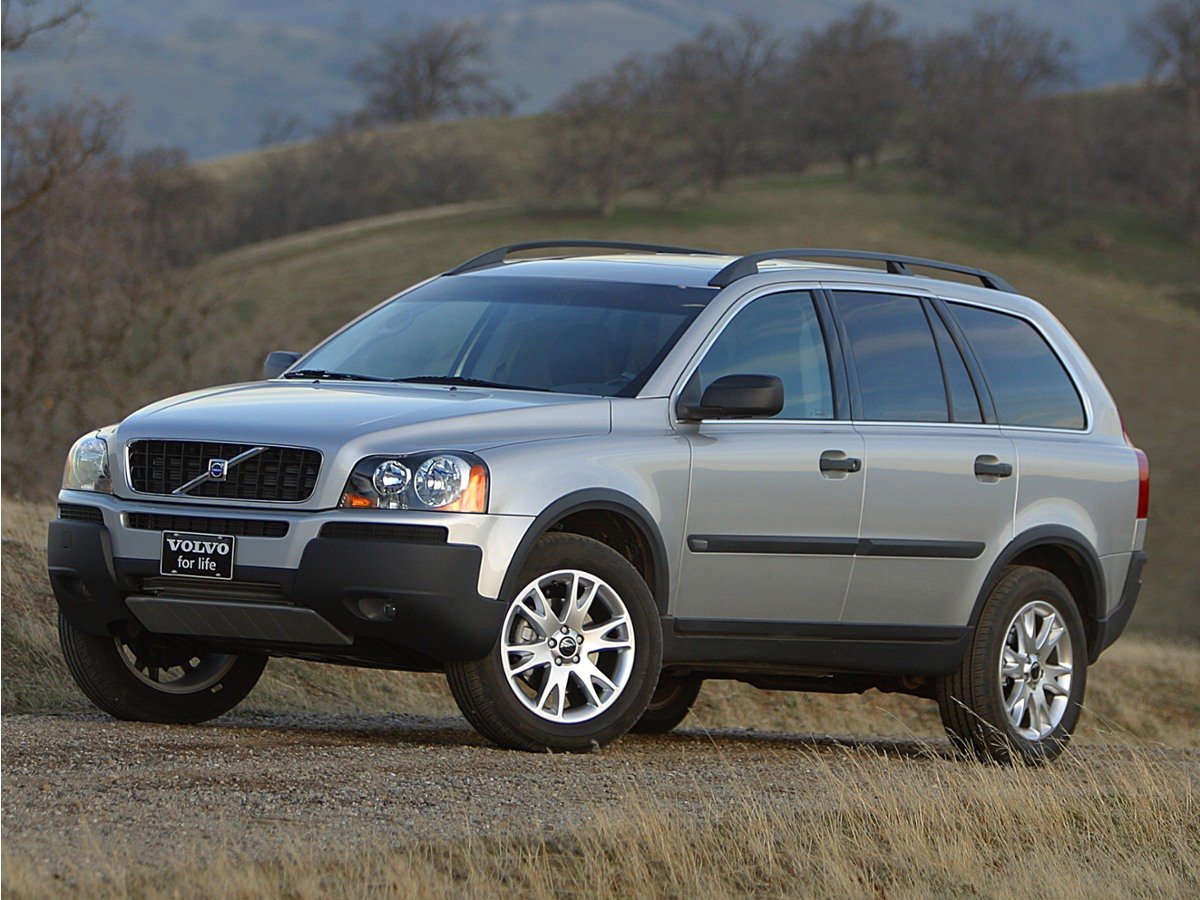 Used 2004 Beige Volvo 2.5T image 1