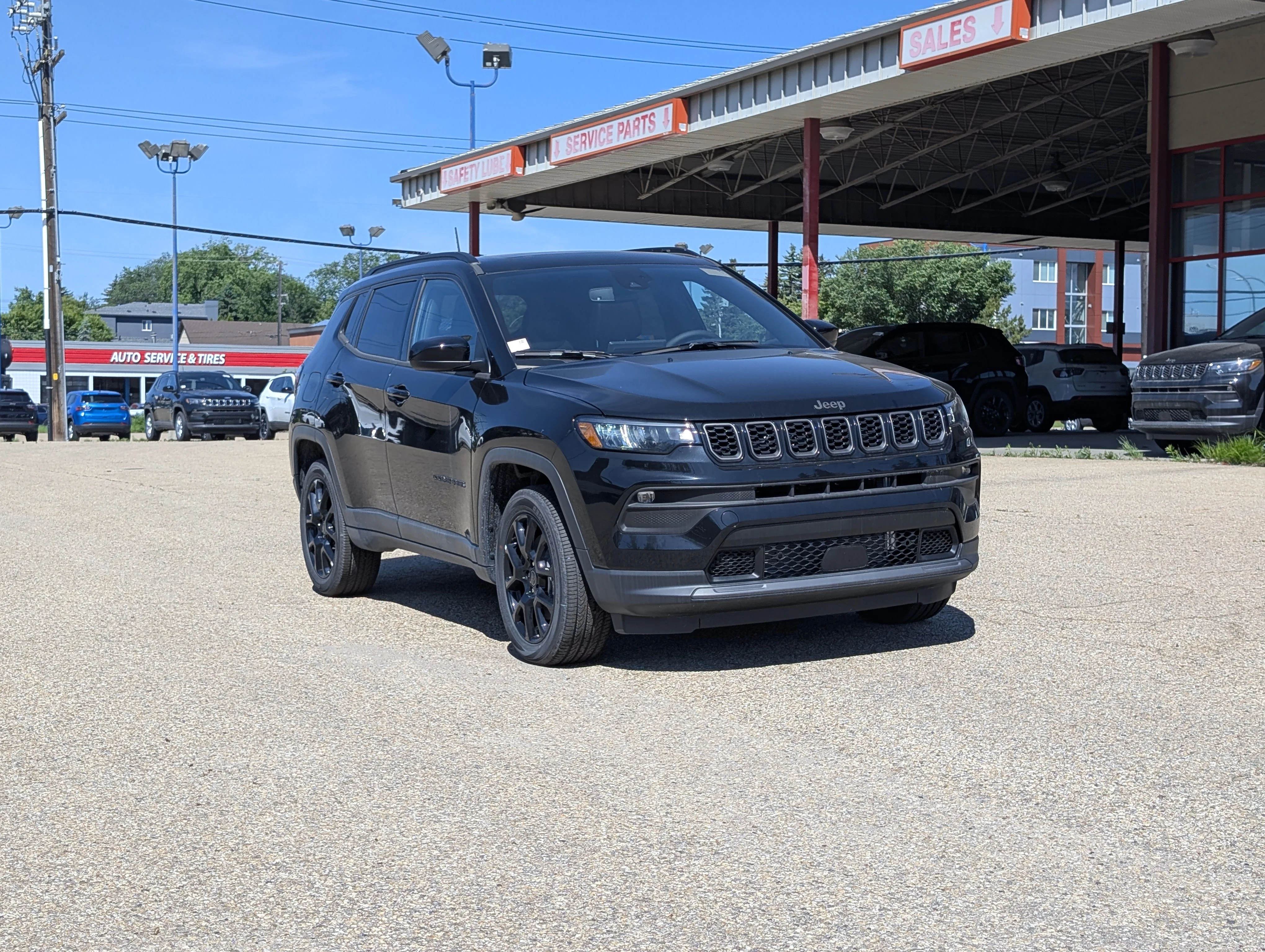 New 2026 Diamond Black Crystal Pearl Jeep North image 9