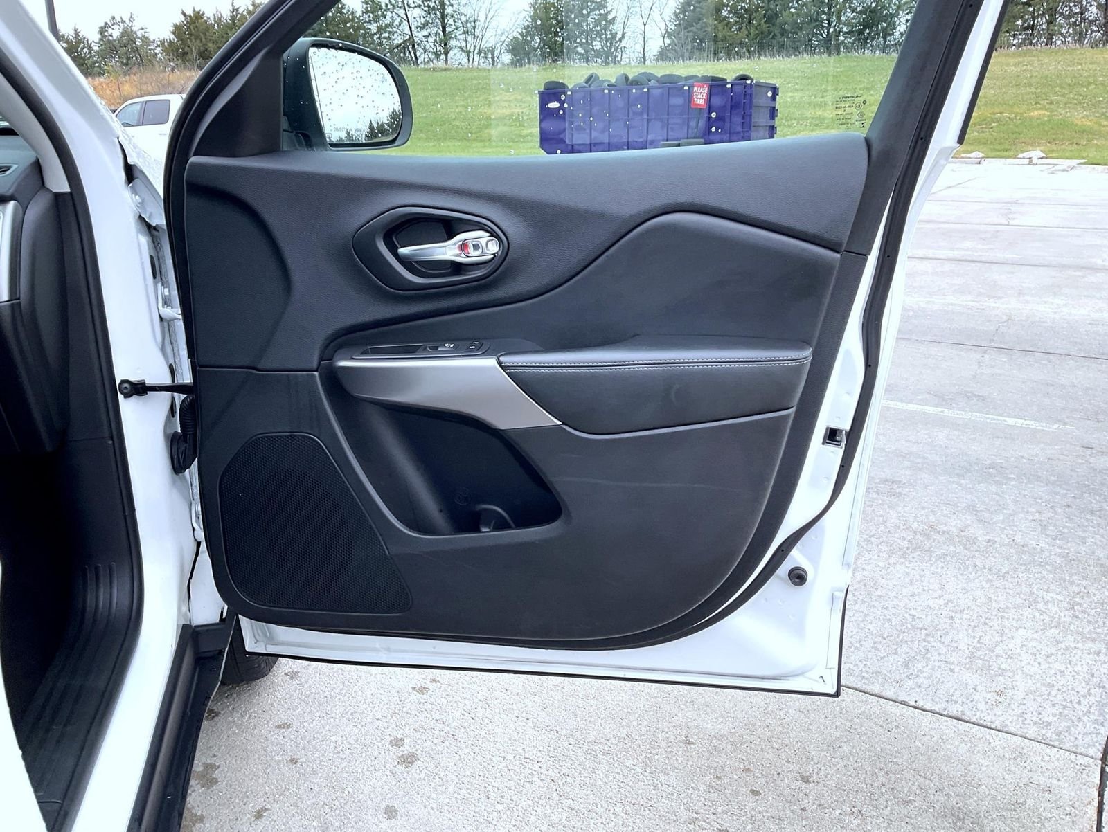 Used 2022 White Jeep Limited image 17