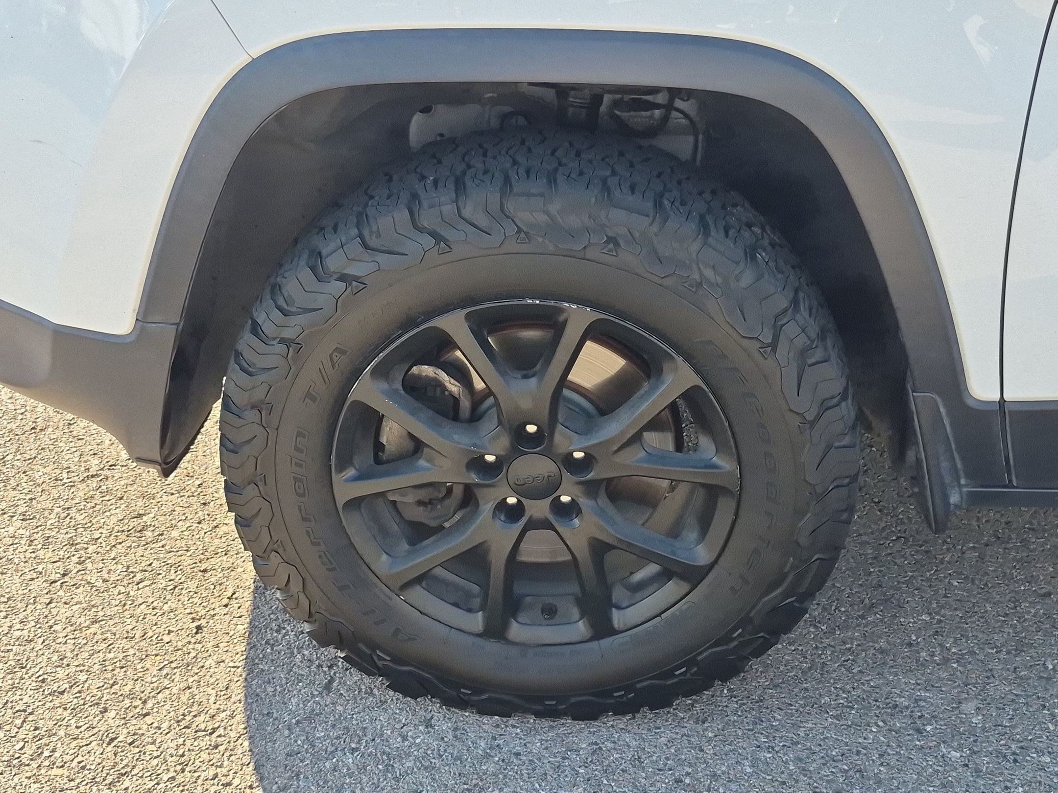 Used 2015 Bright White Clearcoat Jeep Latitude image 11