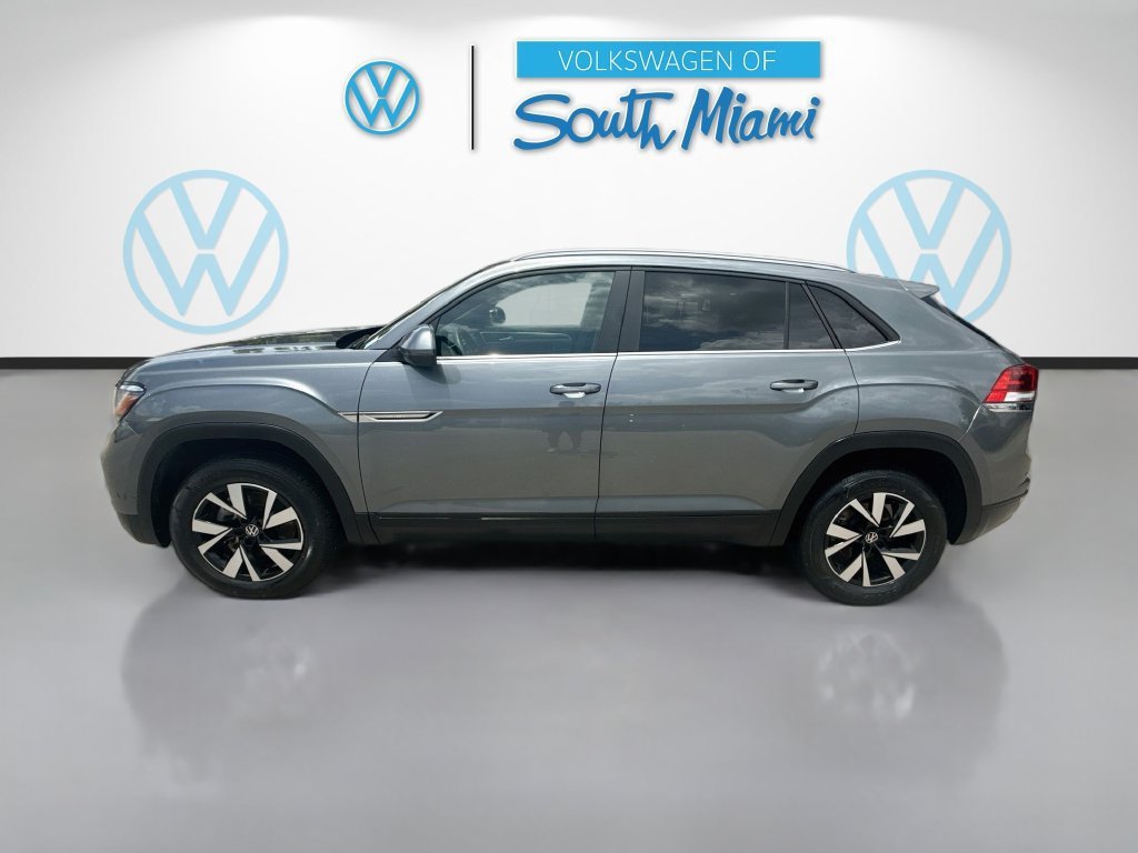 Used 2023  Volkswagen 2.0T SE image 4