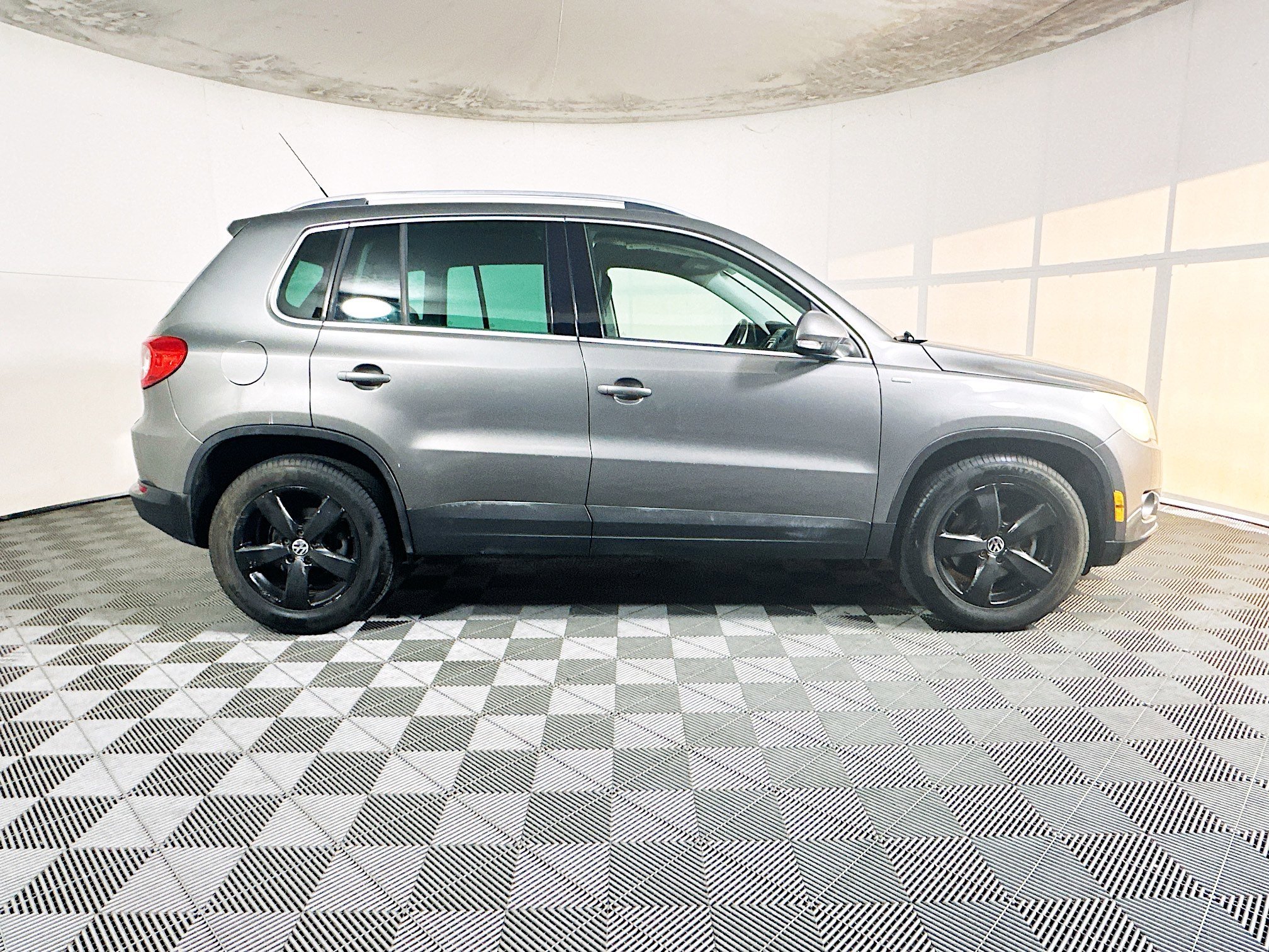 Used 2010 Volkswagen Tiguan S with VIN WVGAV7AX4AW530752 for sale in Coconut Creek, FL