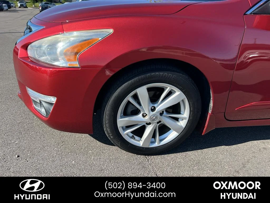 Used 2015 Cayenne Red Nissan 2.5 SV image 4