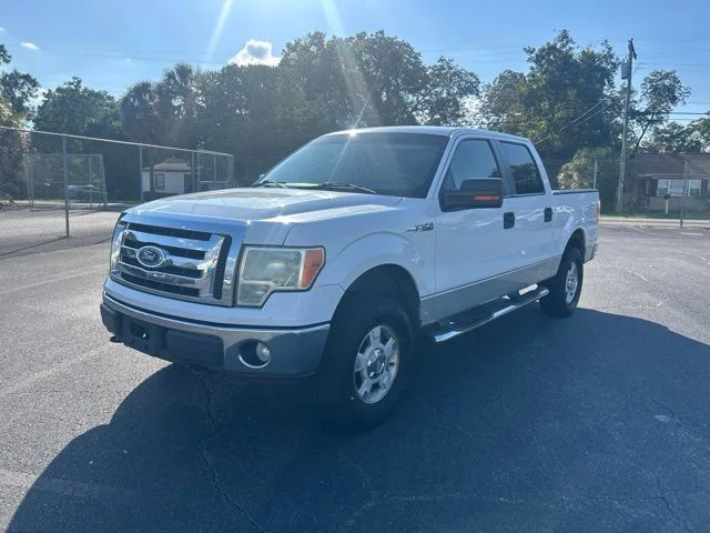 Used 2010  Ford XLT image 1