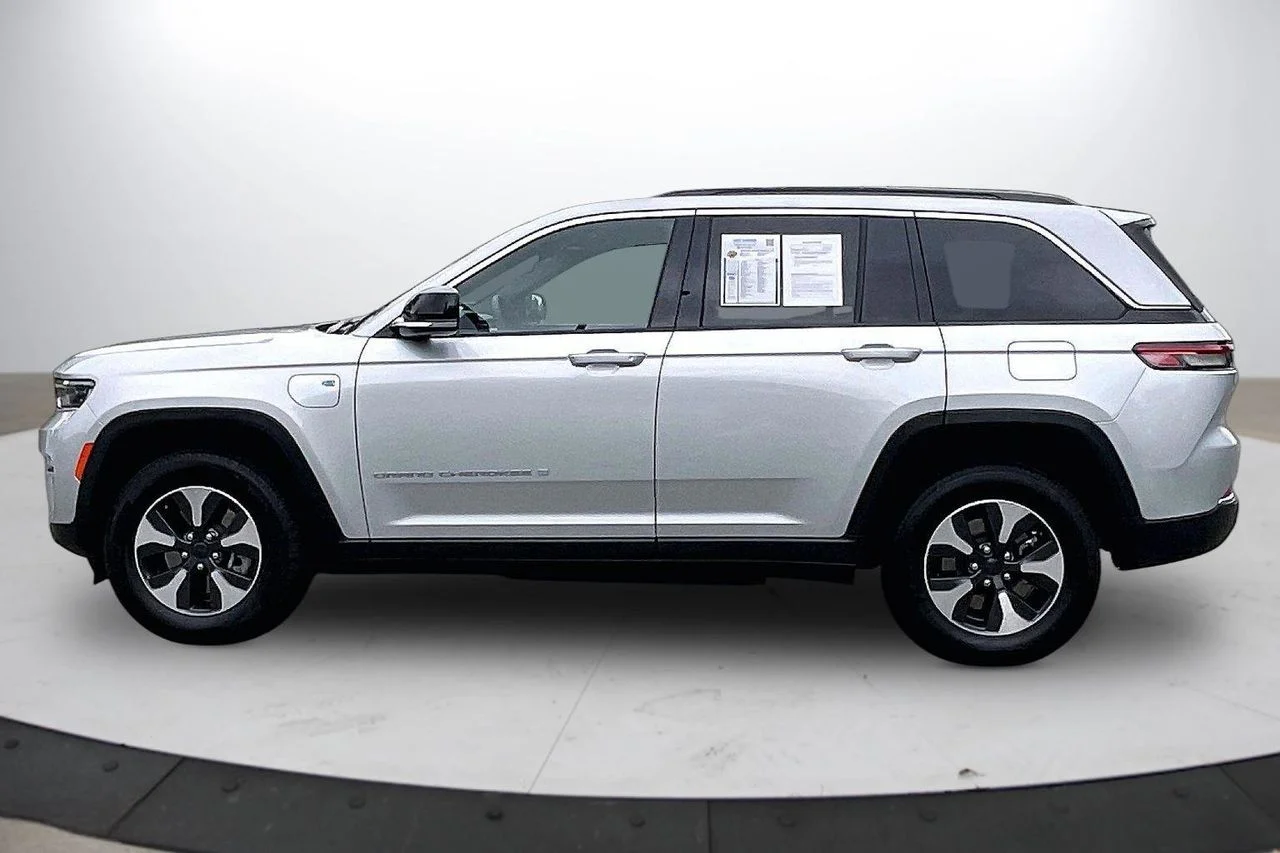 Used 2024 Silver Jeep 4xe image 5