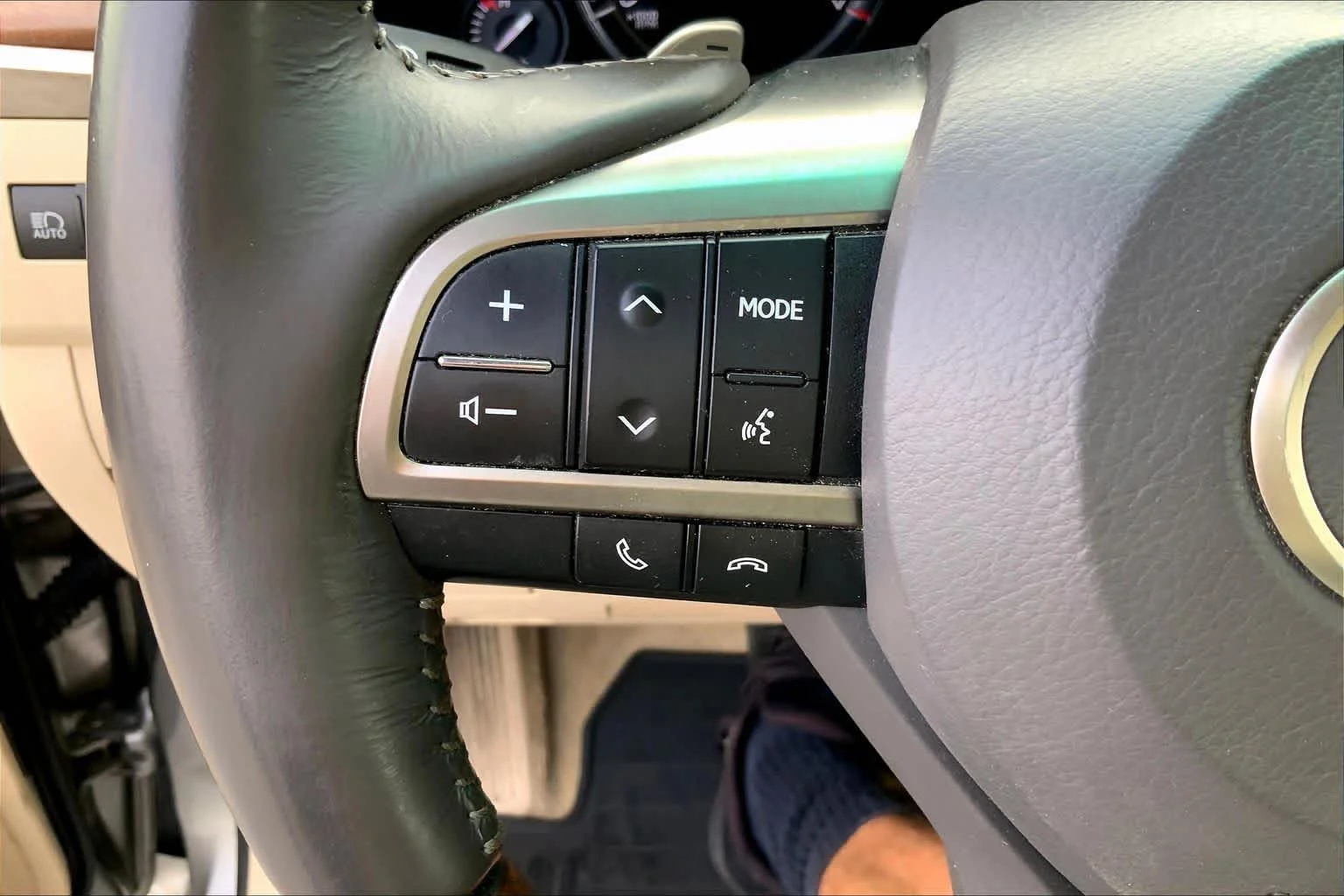 Used 2017 Atomic Silver Lexus  image 23