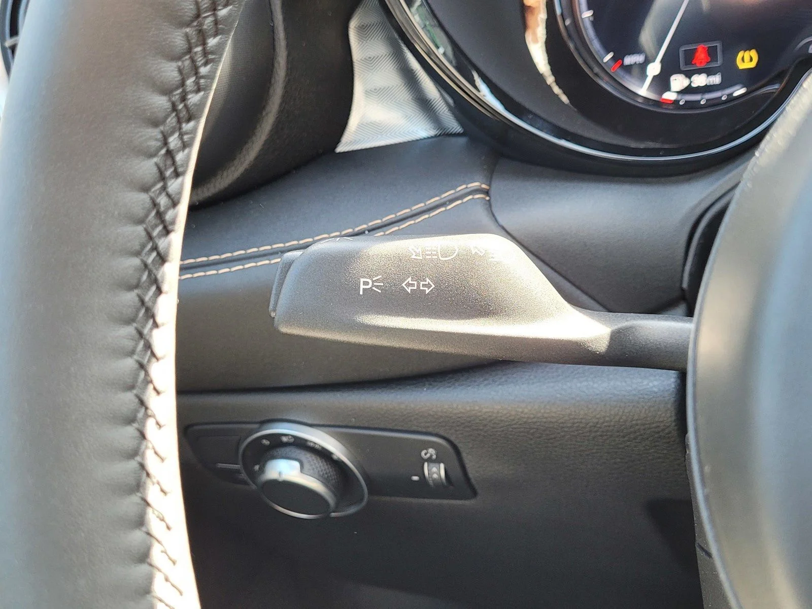 New 2025 Milano White Exterior Paint Alfa Romeo Base image 18