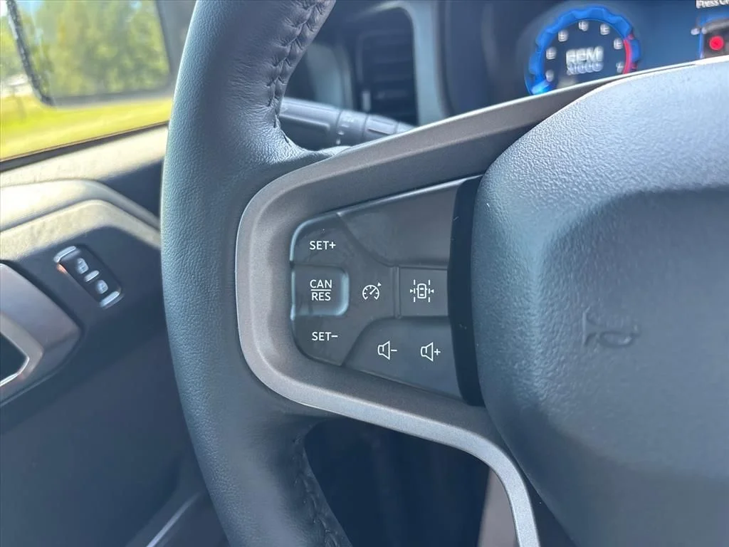 Used 2025 White Ford Badlands image 29