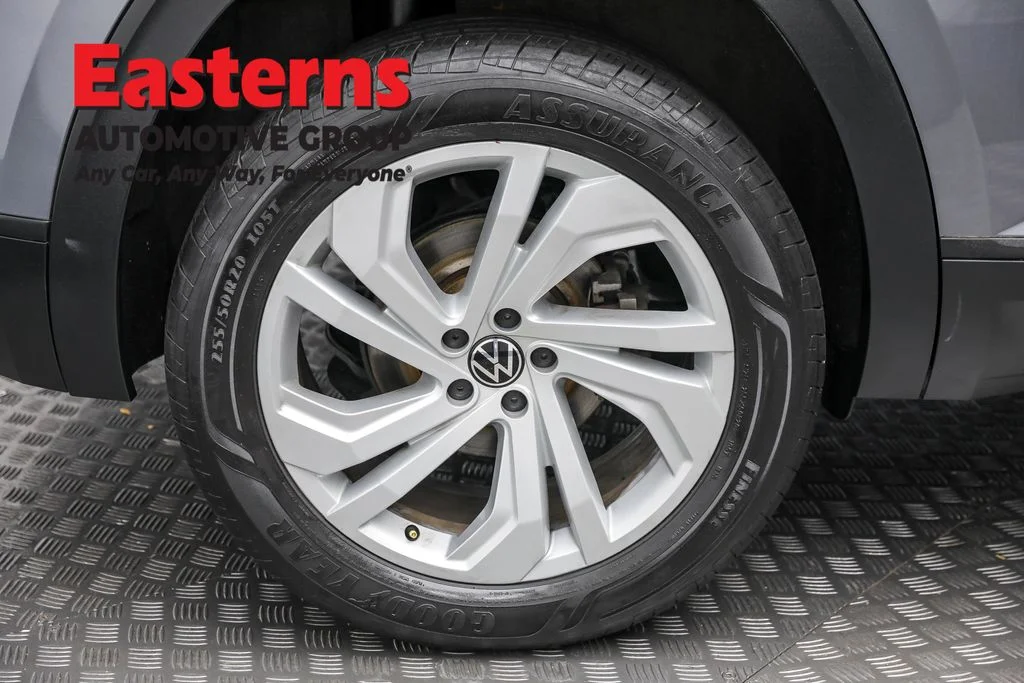 Used 2021 Gray Volkswagen 2.0T SEL image 30