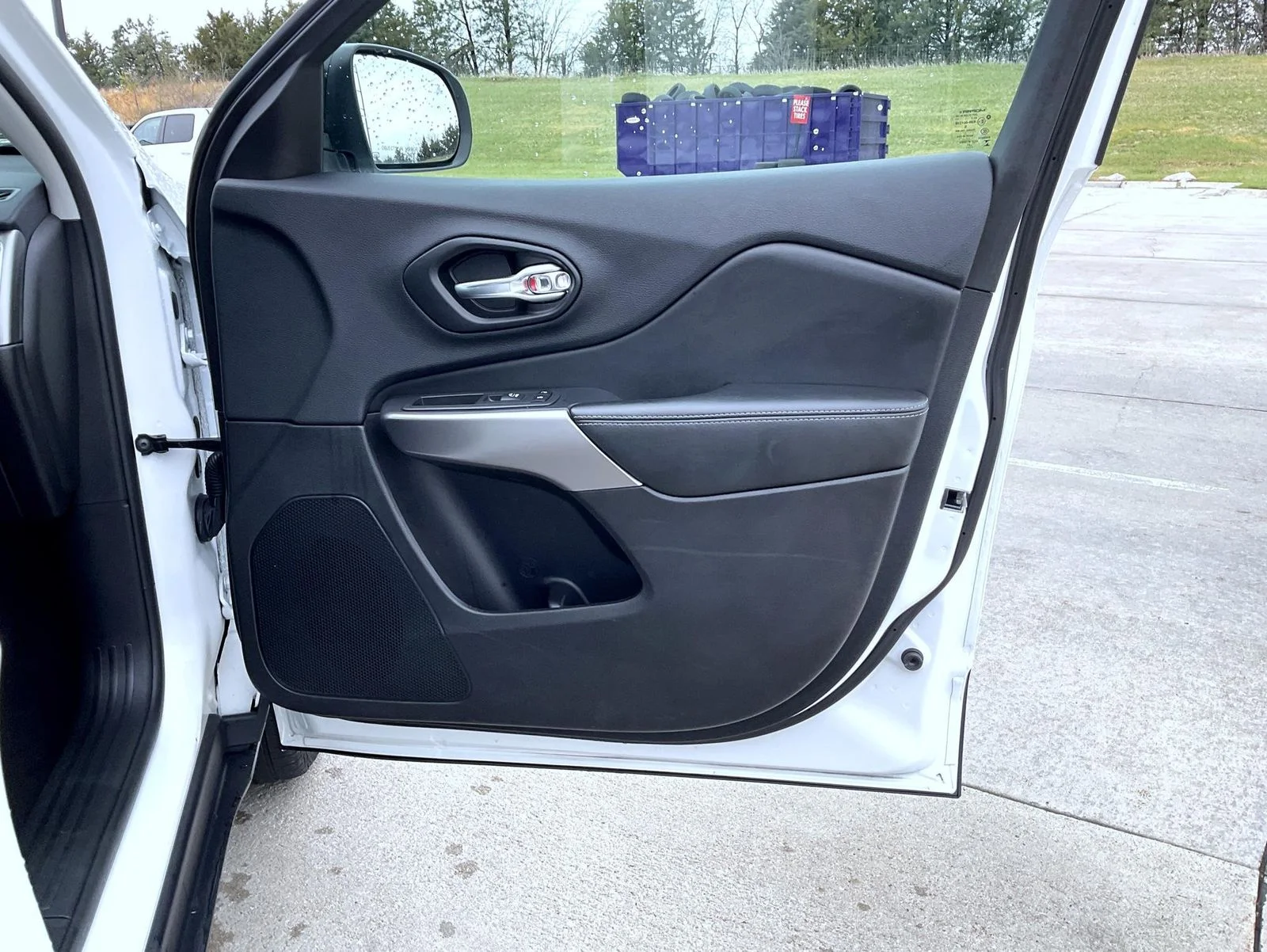 Used 2022 White Jeep Limited image 17