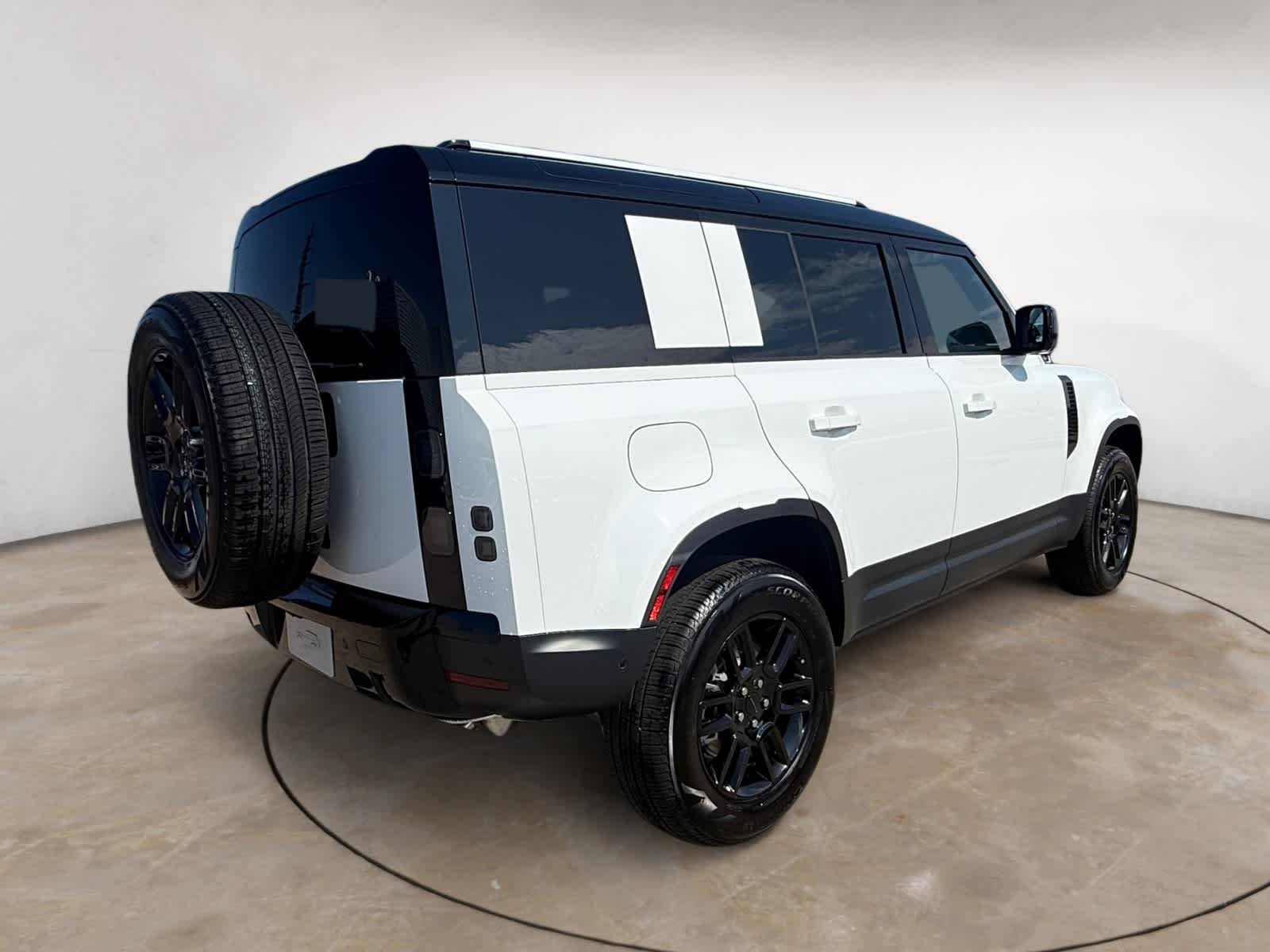 New 2026 Fuji White LAND ROVER S image 5