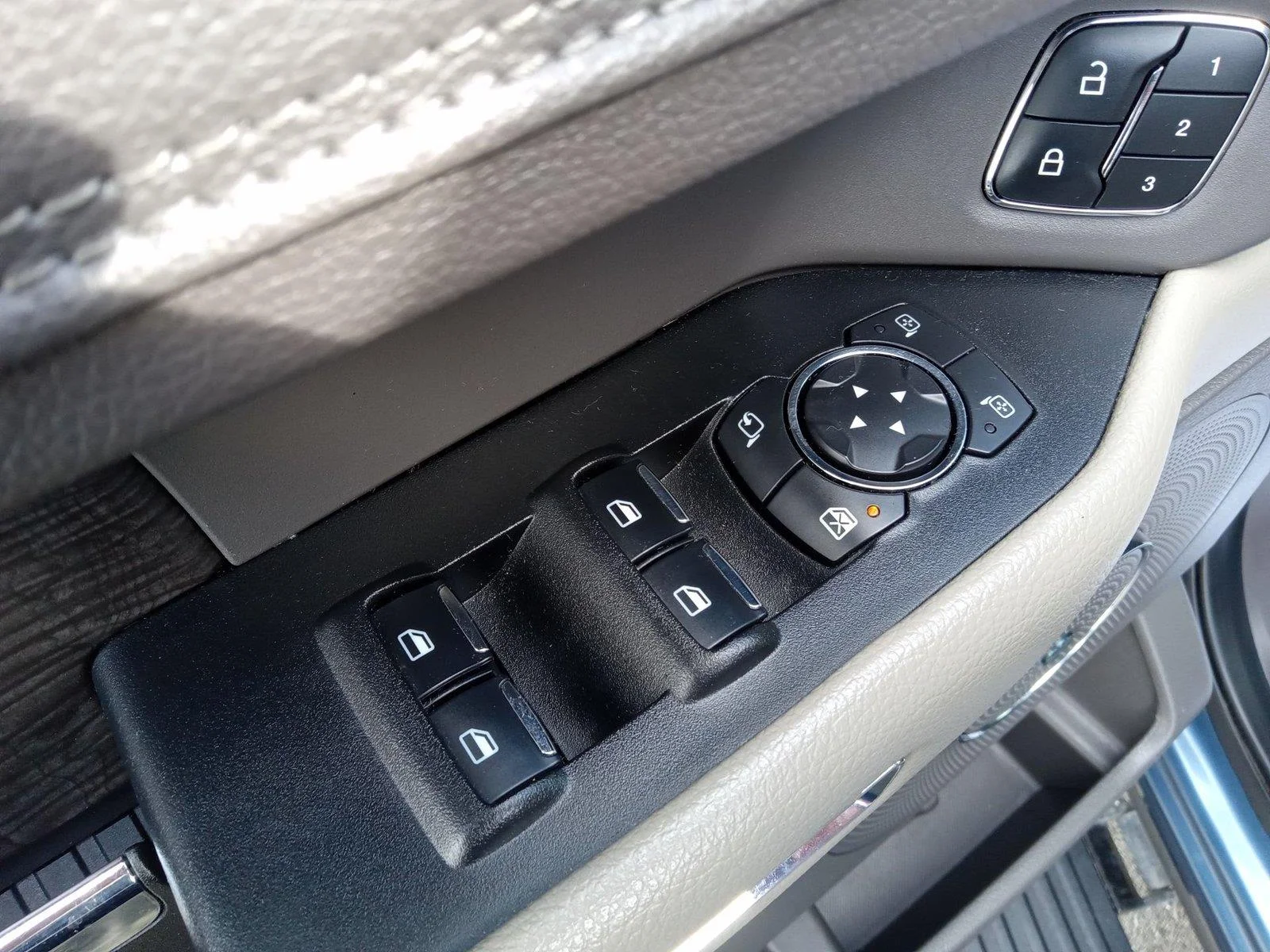 Used 2020 Blue Ford Limited image 15