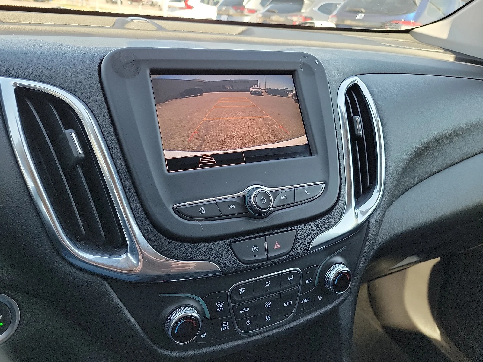 2024 Chevrolet Equinox LT - Photo 21