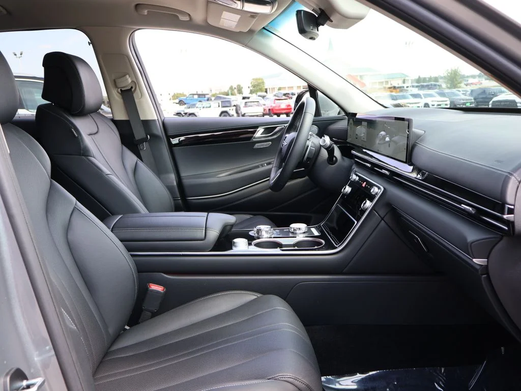 Used 2026 Silver Genesis 2.5T image 8