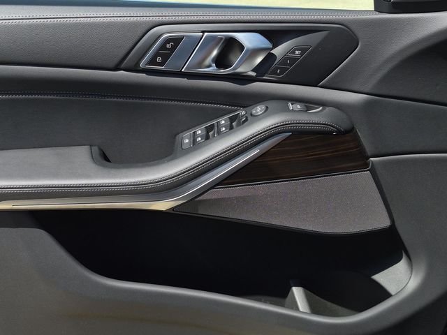 Used 2023 Black Sapphire Metallic BMW xDrive40i image 17