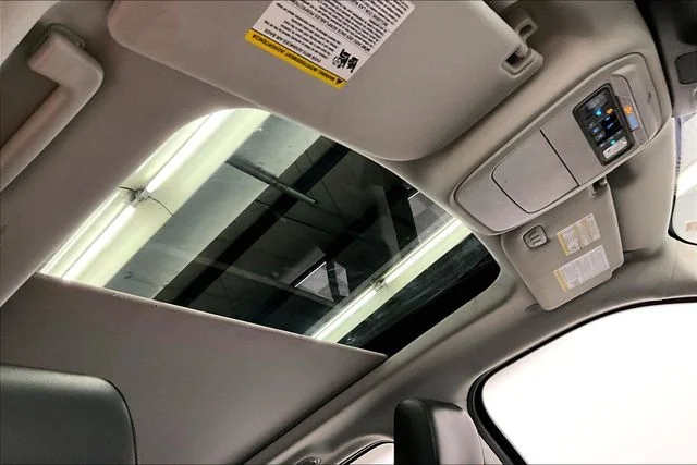 Used 2025 Oxford White Ford Active image 20