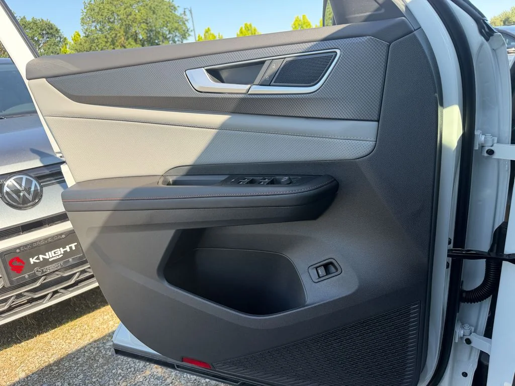 New 2026 Opal White Pearl Volkswagen 2.0T Peak Edition image 15