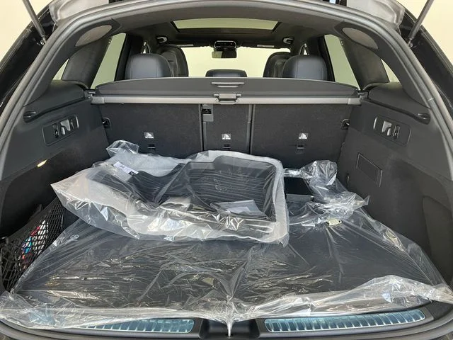 New 2027 Black Mercedes-Benz GLC 300 image 8