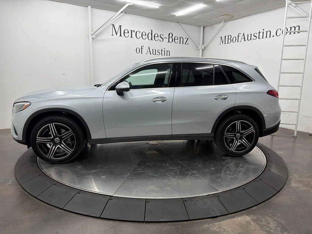 New 2027 Silver Mercedes-Benz GLC 300 image 4