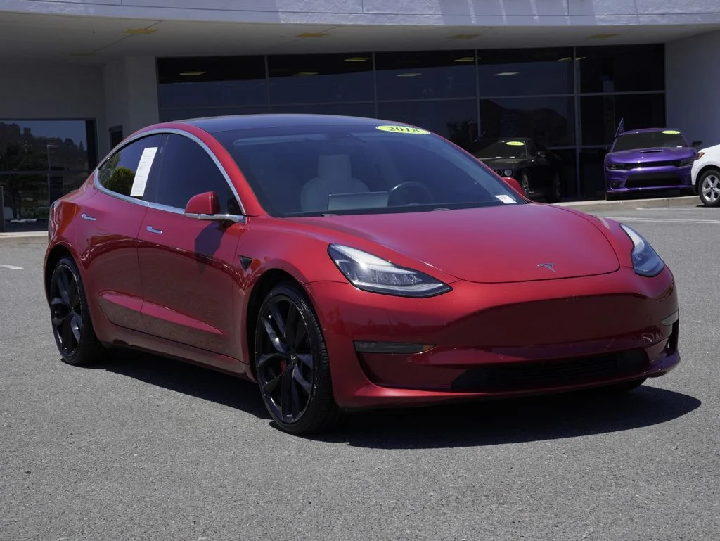 Used 2018 Red Tesla Long Range image 1