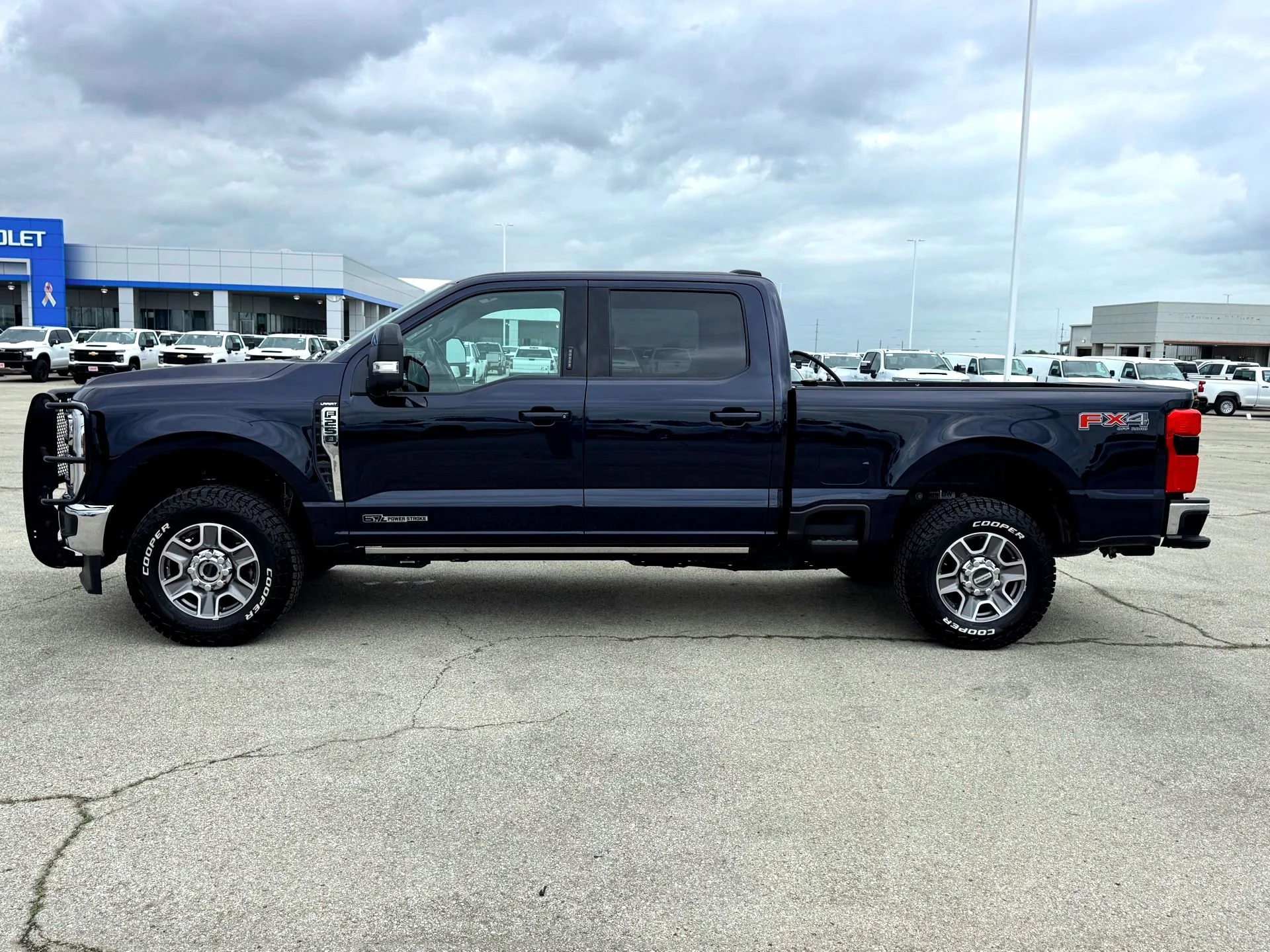 Used 2024  Ford Lariat image 10