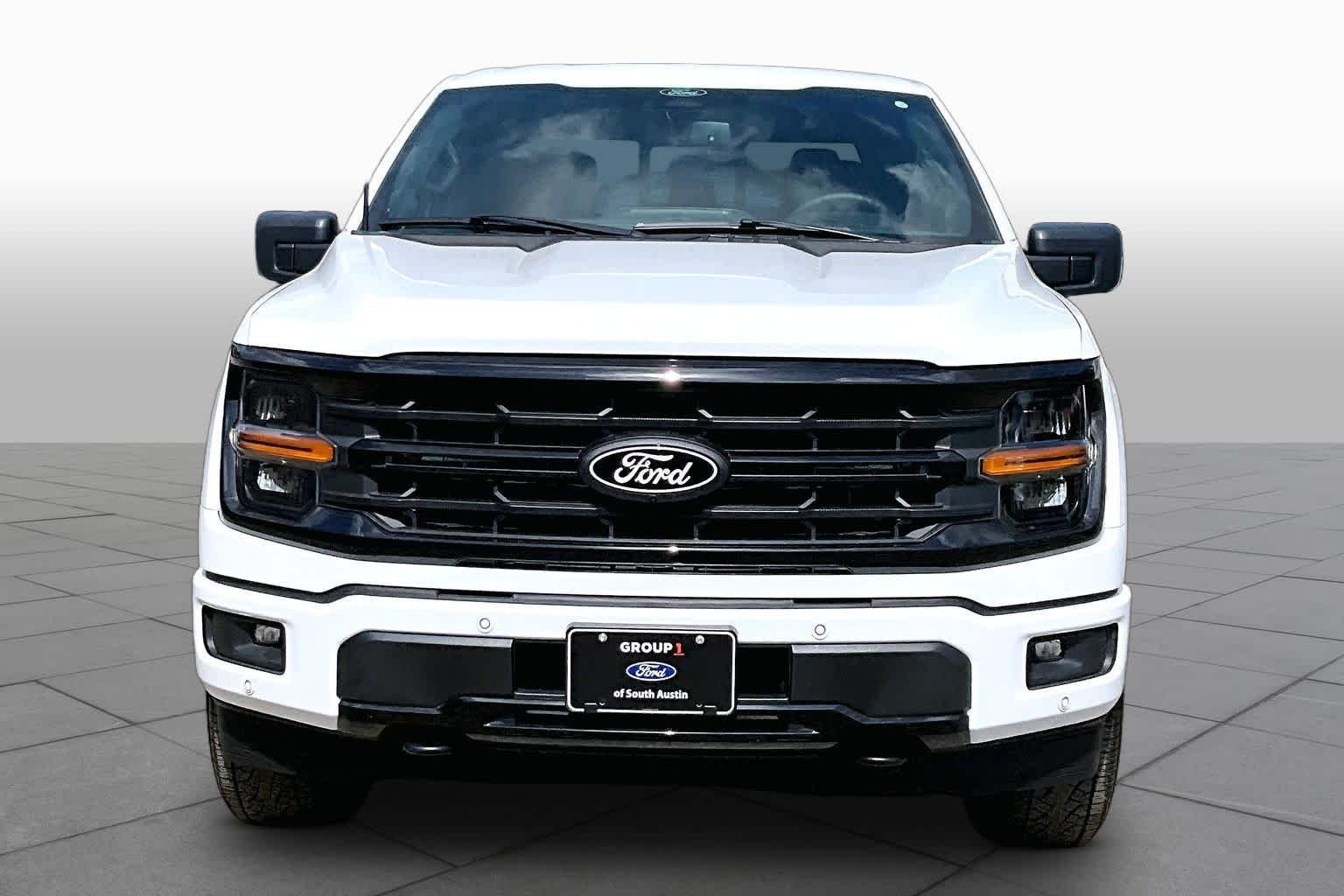 Used 2025 Oxford White Ford XLT image 4
